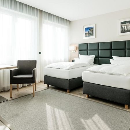 Hotel Am Wasserturm Berlin Bagian luar foto